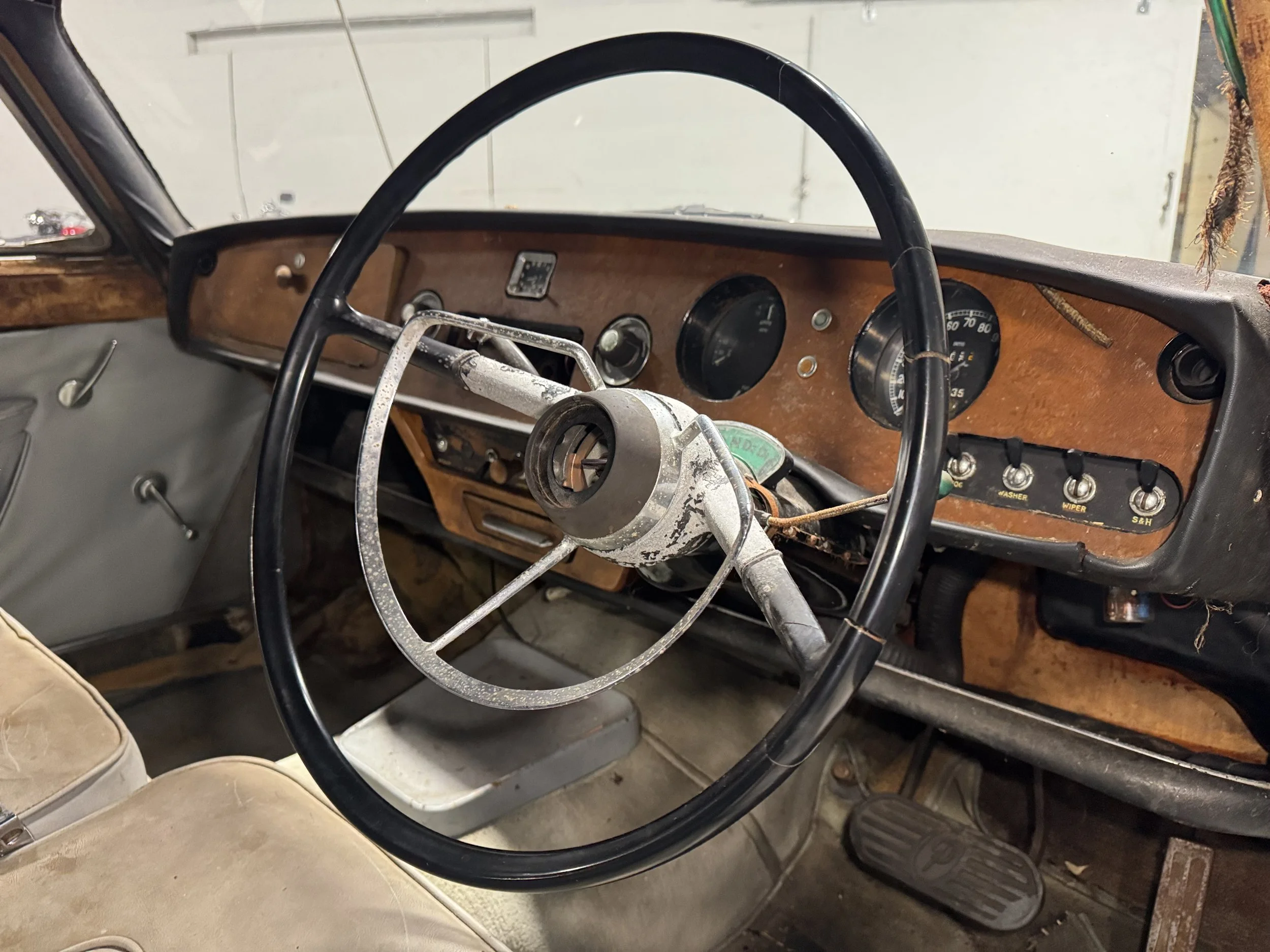 1967 Vanden Plas Rolls Wheel 2.jpeg