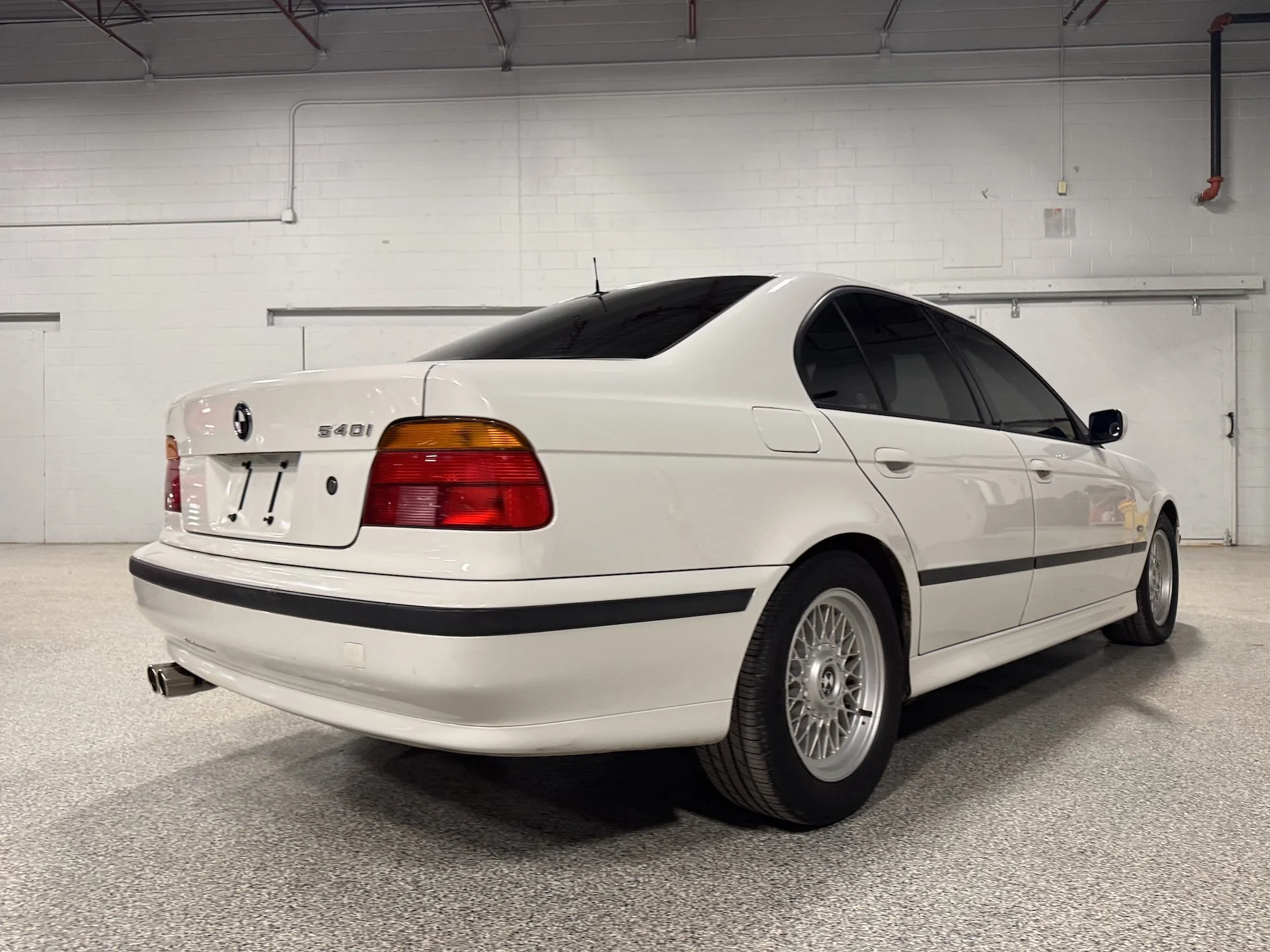 2000_BMW_540_Right_Rear.jpeg