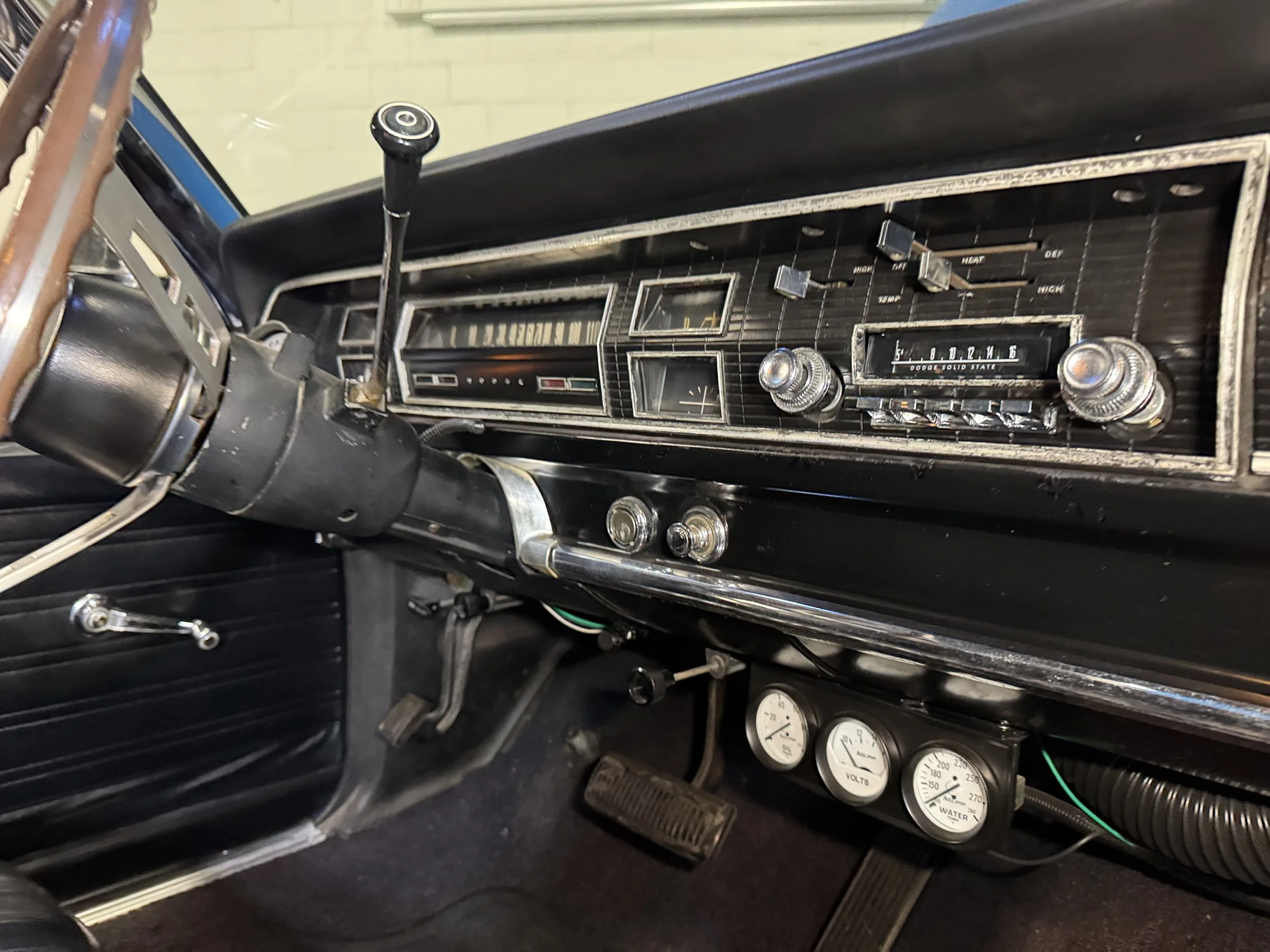 1967_Dodge_Coronet_Interior_Radio.jpeg