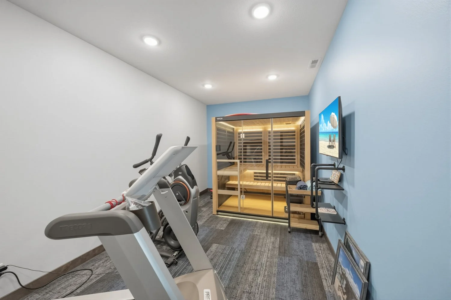 exercise room in lake home near Big Detroit Lake