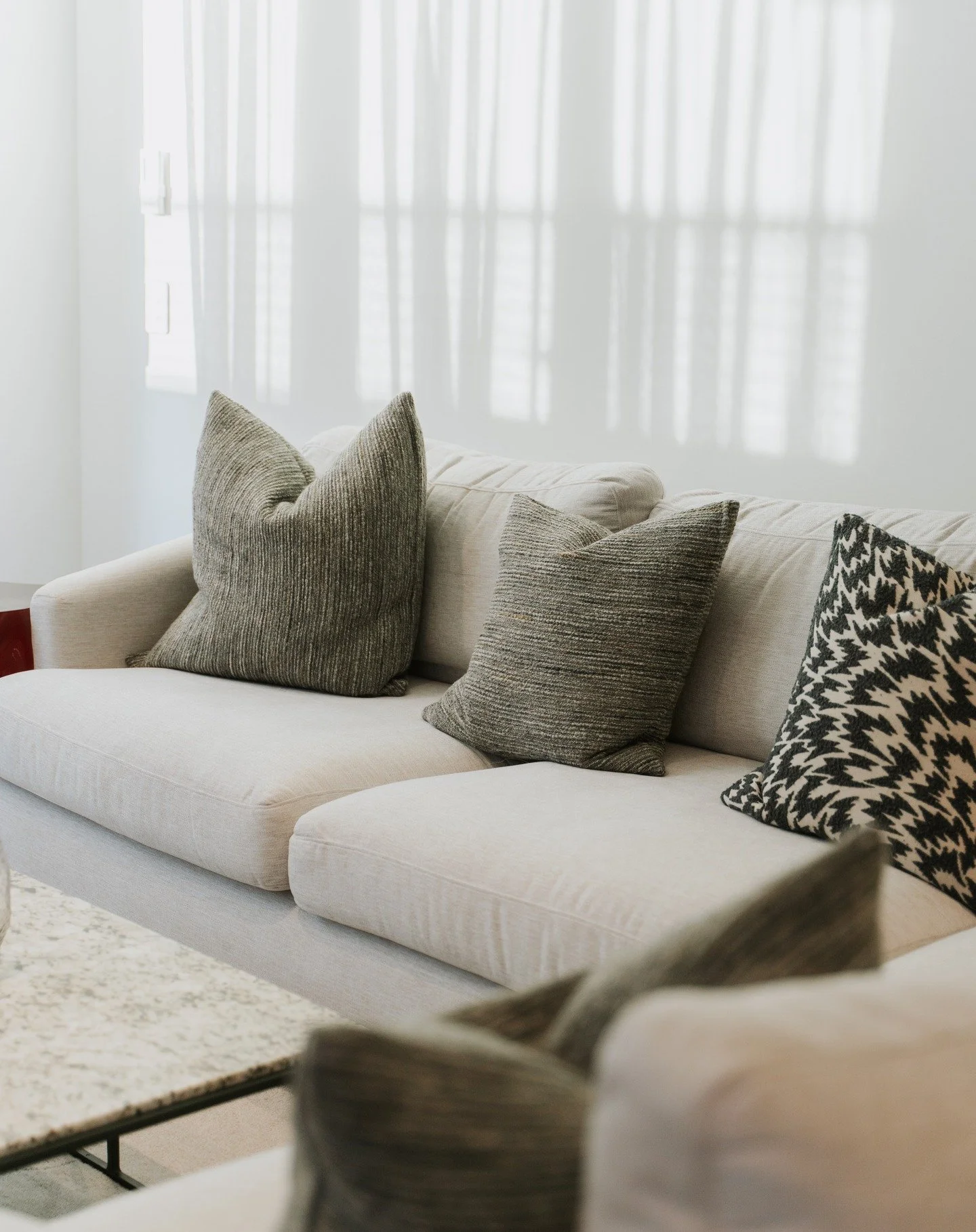 Sneak peek 👀 at our recent Melrose build. 

This beauty stands proud on a quiet street in the heart of the city. 

Sleek floorplan, modern furnishings, uncompromised comfort. ✨ 

An exceptional home, equipped with own plunge pool, outdoor shower + s