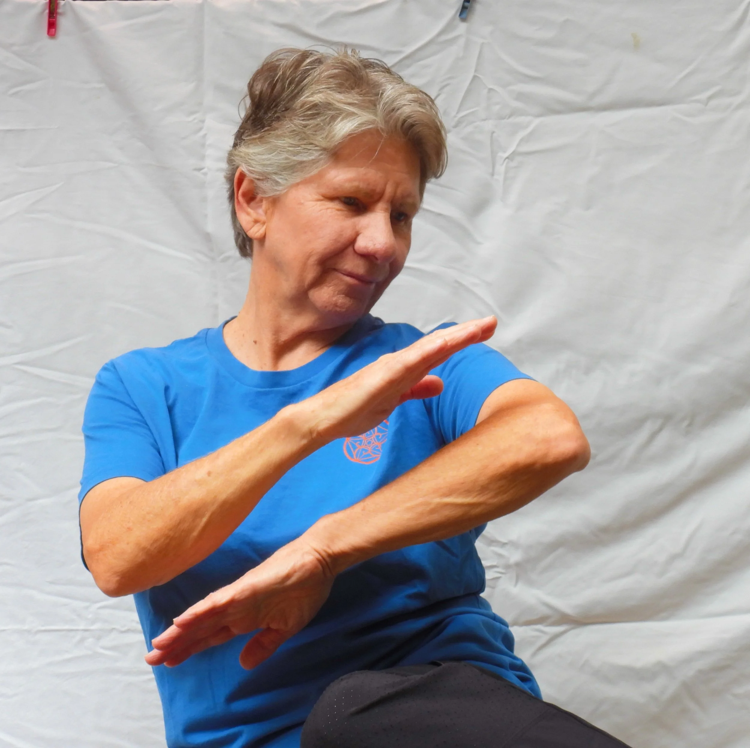 Su bong-Protective, defensive arms position