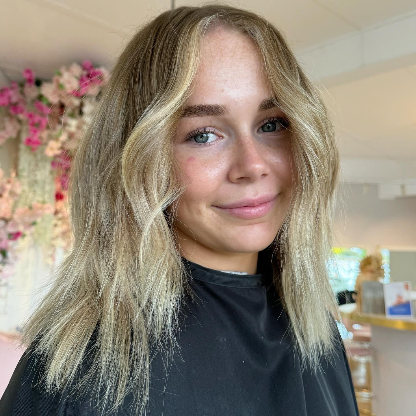My favourite girl feeling lighter and brighter for summer 🌼🌞

#blonde #blondehair #blondebalayage #livedinhair #livedinblonde #livedinbalayage #sydneyhairdresser