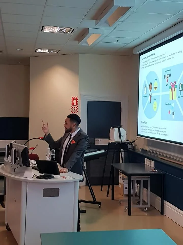 Andre Afamasaga giving a guest lecture at Victoria University of Wellington to a Pacific Education class