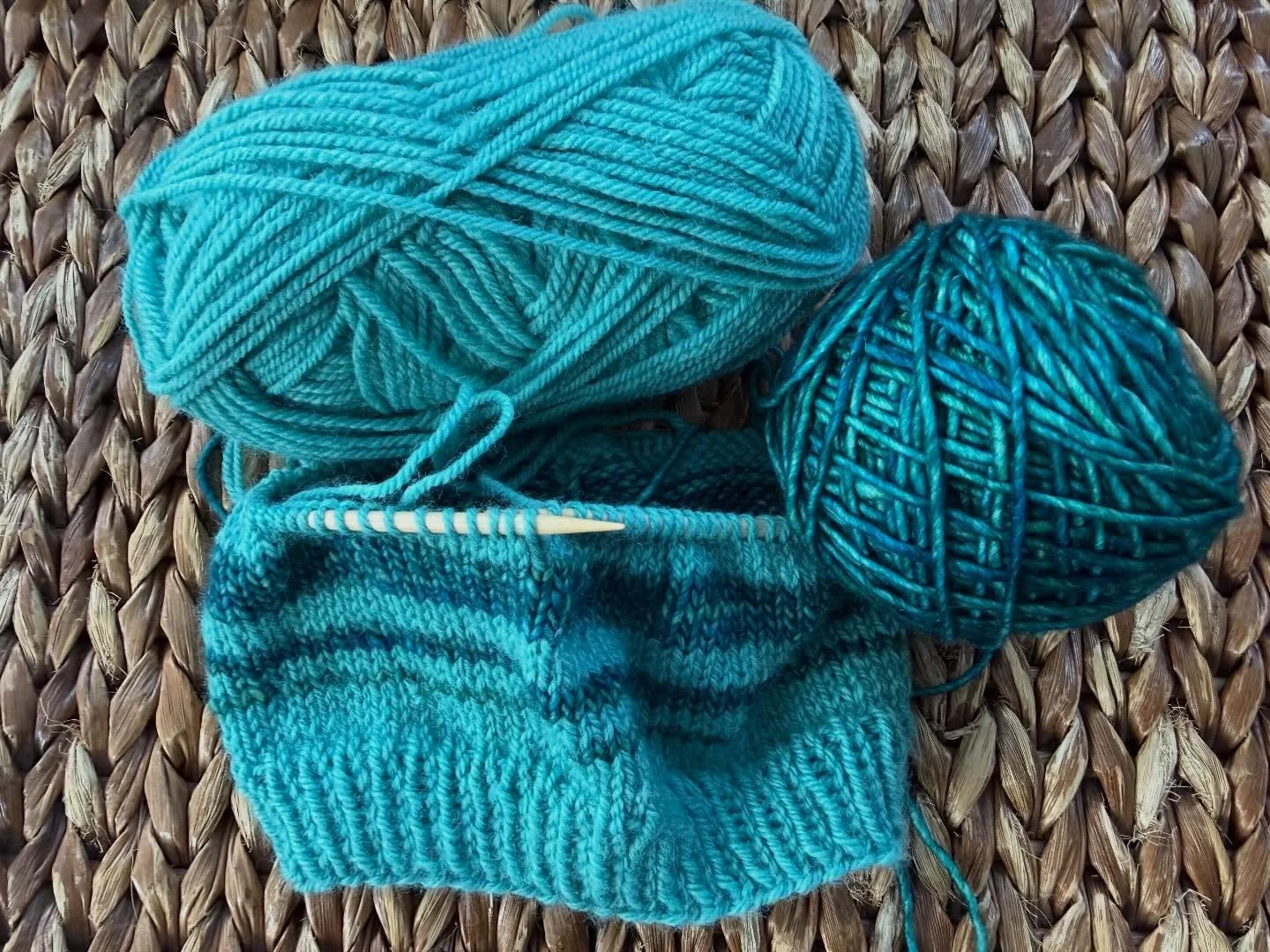 WIP Wednesday - stash yarn and a vision - no swatching, no pattern, no problem 😉 #wipwednesday #knitting #knittedhat #stripes #myfavoritecolor