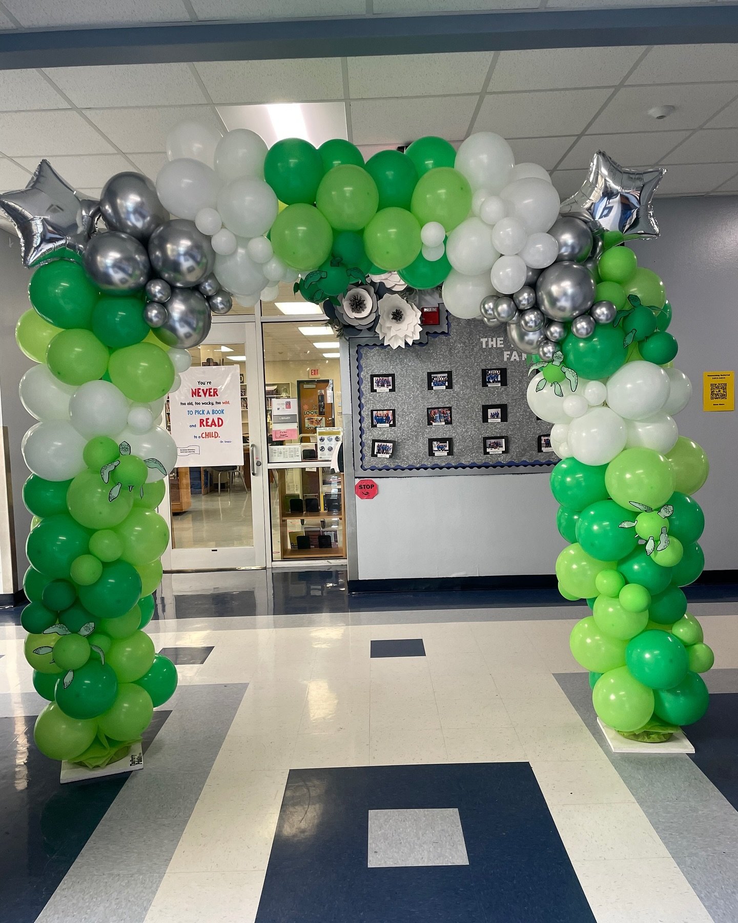 🌱It&rsquo;s Easy Being Green🌱

This lovely square arch was the perfect addition to an elementary school entry way ✏️

We&rsquo;re able to design, deliver and setup your vision straight to you anywhere in DFW! 🚛💨

Email us to get a customized quot