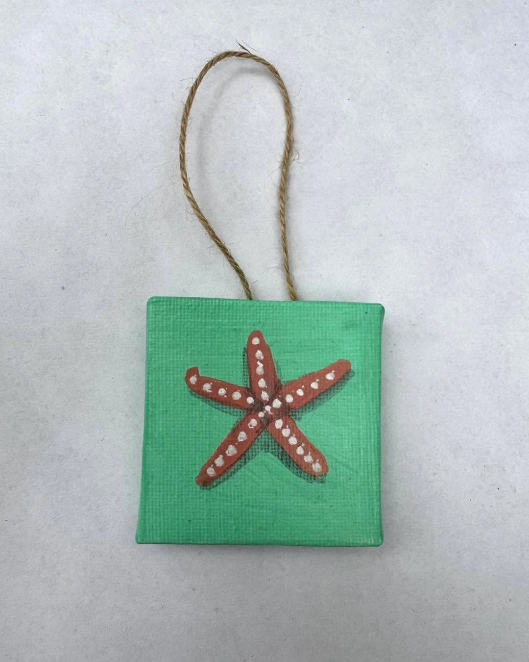 Nature reminds us through the starfish that even when tides change, renewal is always possible. Hand-painted on a mini canvas, this starfish ornament brings a touch of the coast to your home.

Order yours from the shop at Laconicamaine.com

🖌️note: 