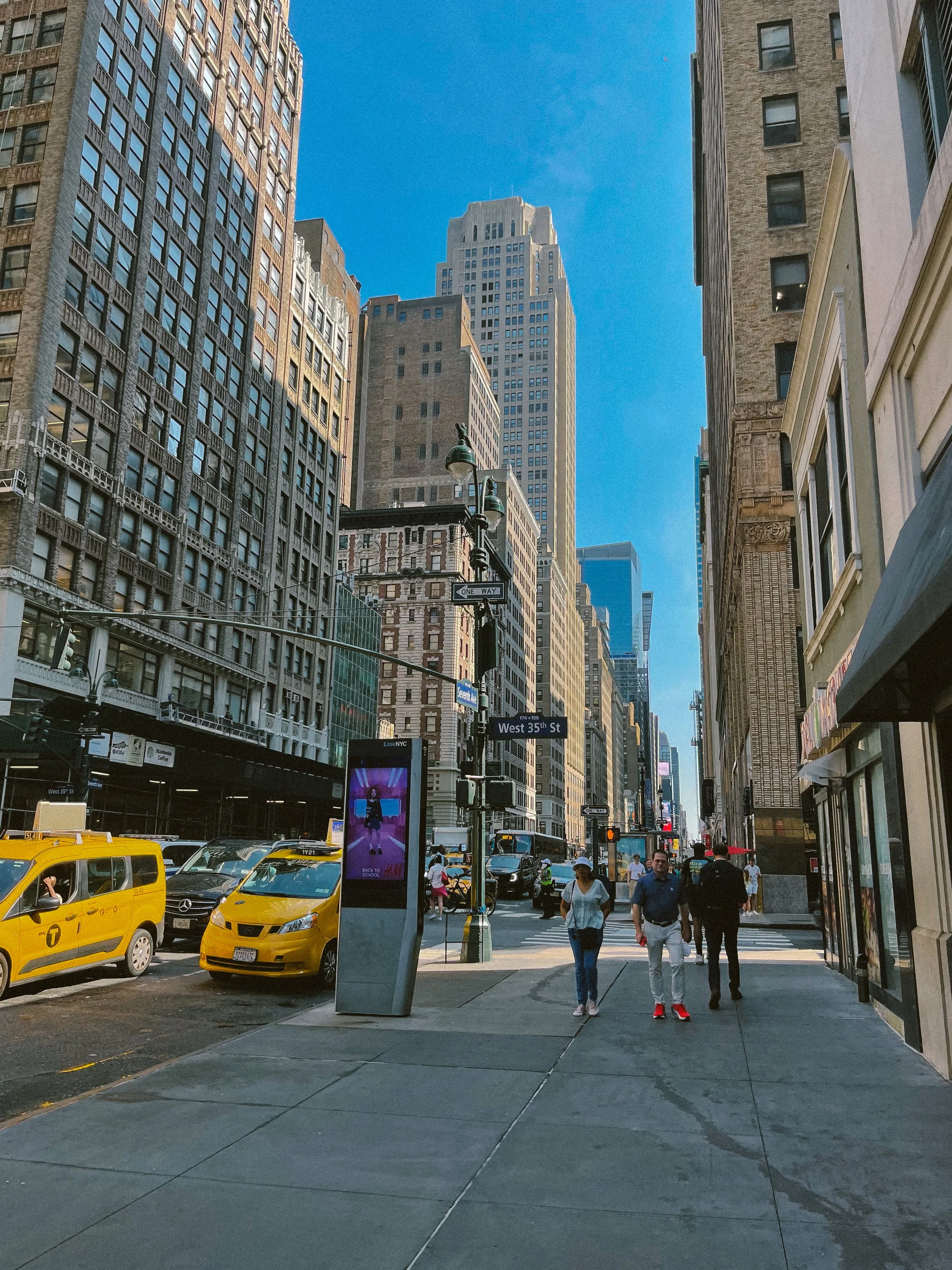 07_NYC_Phone_2023-3.jpg