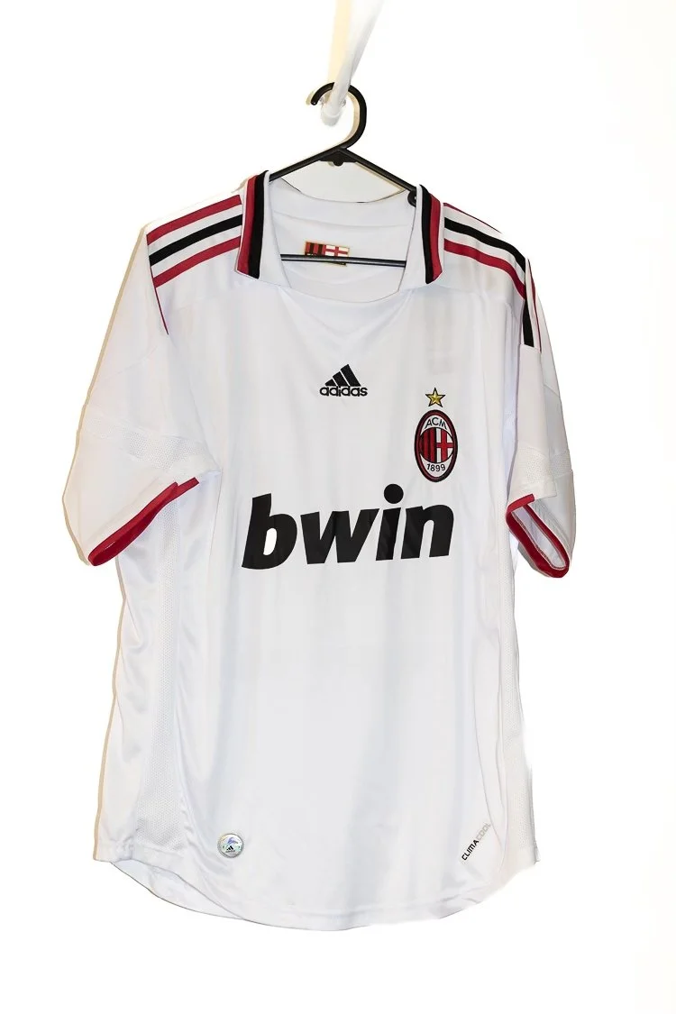 Ronaldinho '10' AC Milan 2010/11 Away Jersey — Retro Kings Football