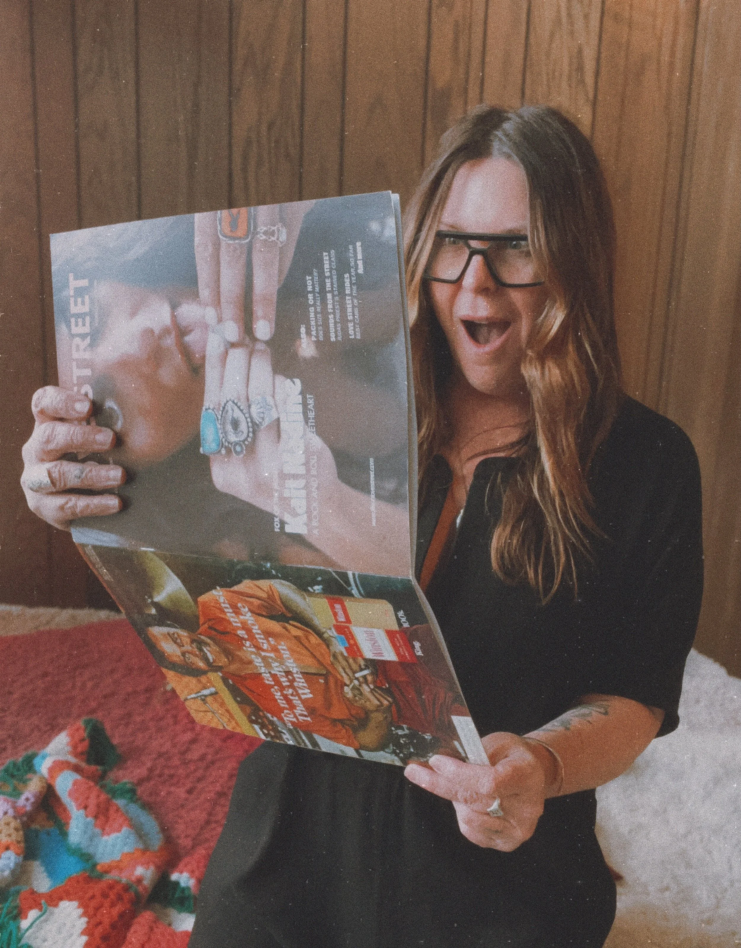 Pssst&hellip;.we turn your session into a mag. You, centerfold. 

I swear I&rsquo;m reading it for the articles 😉 

#lovestreetpictures #analogroots #vintagemagazine #editorialportraits #lososos