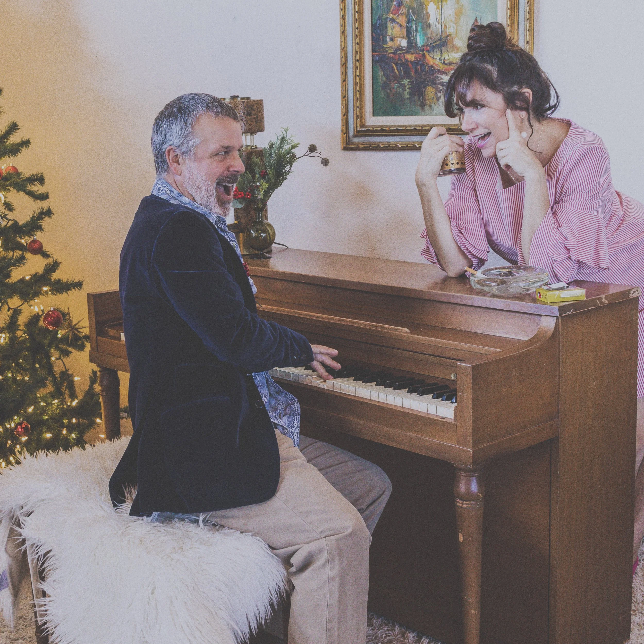 Psssst&hellip;..it&rsquo;s almost time for Christmas on Love Street (whispers in ear). 🎄🎄🎄

More deets to come. Keep your eyes peeled. 

#christmasonlovestreet #lovestreetpictures #christmasportraits #lososos #california