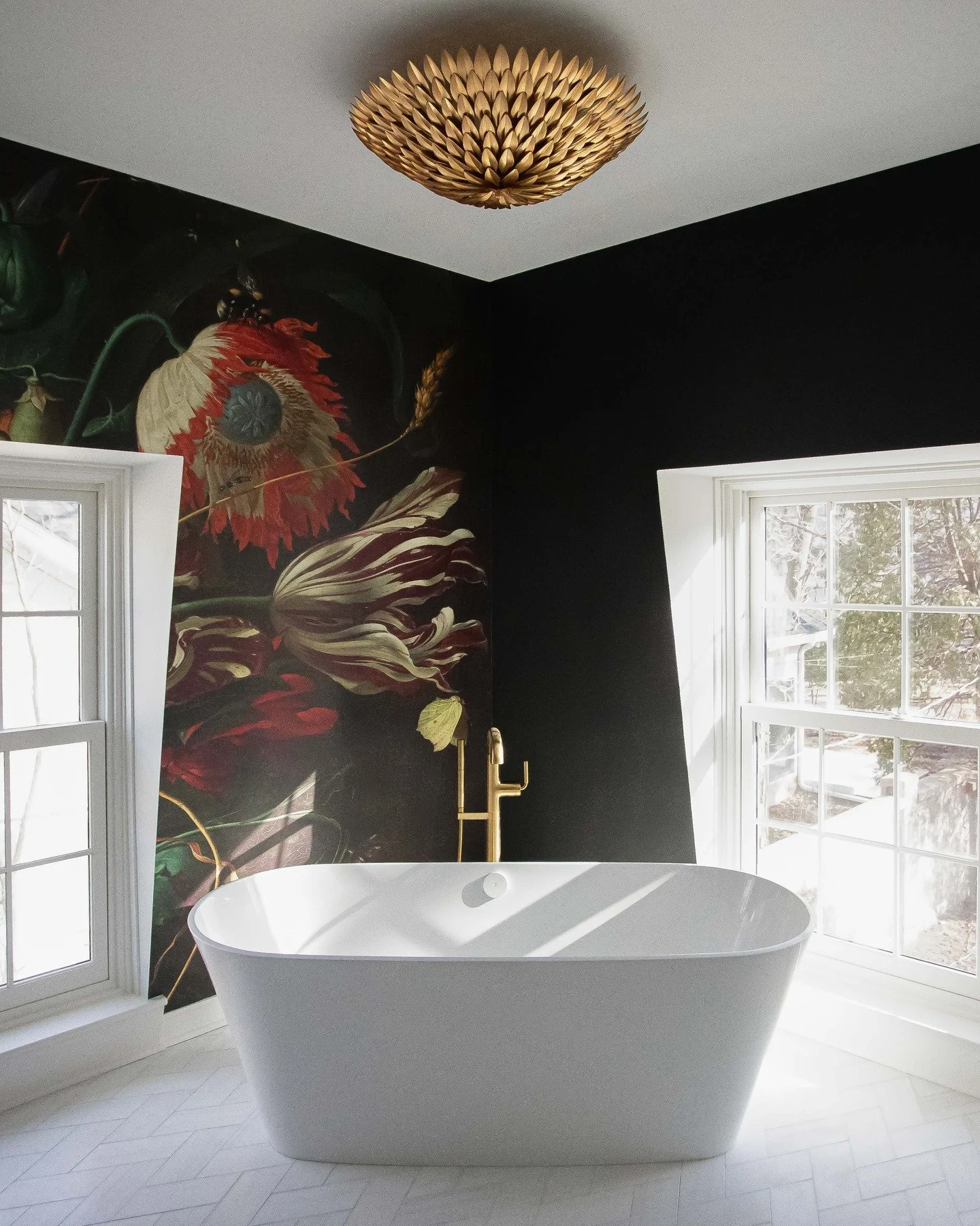 Glam, but make it artful. 🎨

This artful glam retreat was designed to feel as intentional as it is indulgent.

Working with creative clients is always a special treat! It invites the freedom to push boundaries and explore bold ideas, and this primar