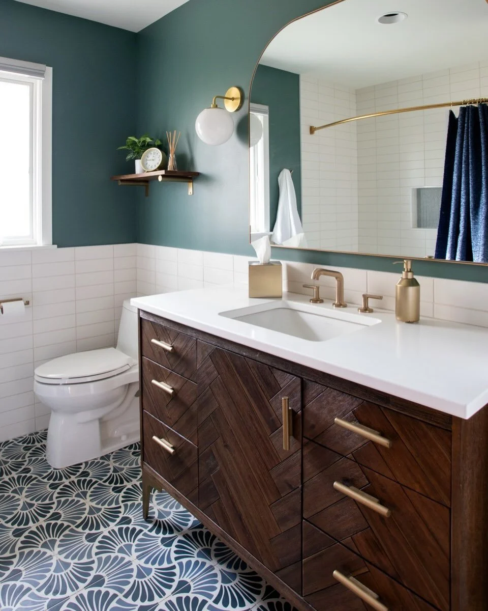 Patterned concrete tile stealing the show in this kids&rsquo; bath and I&rsquo;m not mad about it. 🙃 Paired with a textured chevron vanity for a little extra playfulness while still keeping things classic.

Built &amp; photographed by @trehusarchite