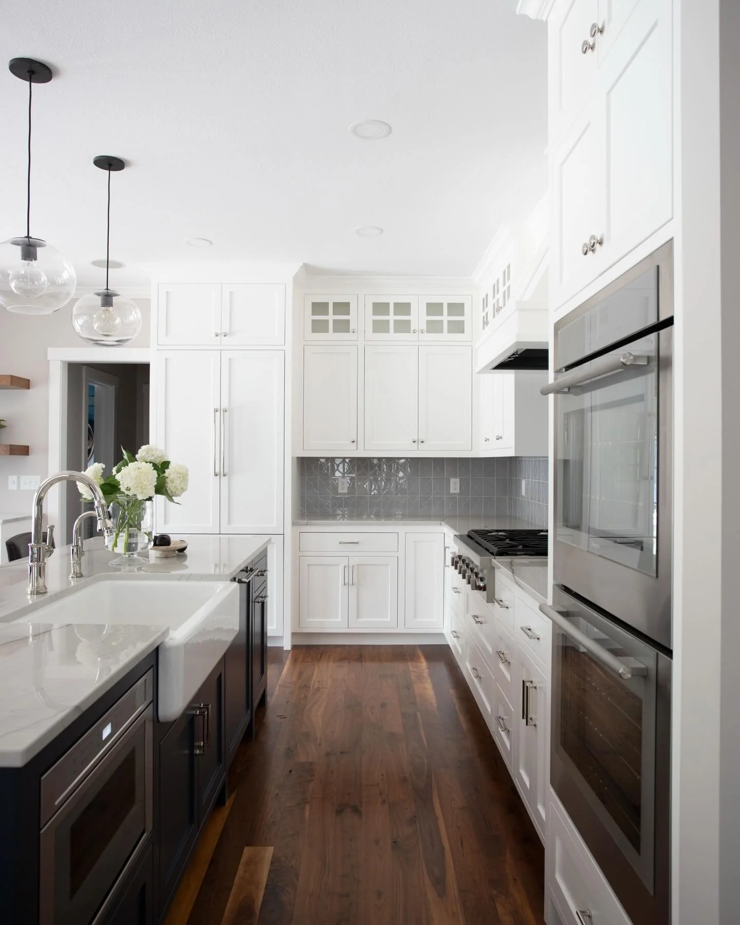 Classic kitchens never try too hard. Simple and timeless. 🤍

Built &amp; photographed by @trehusarchitects