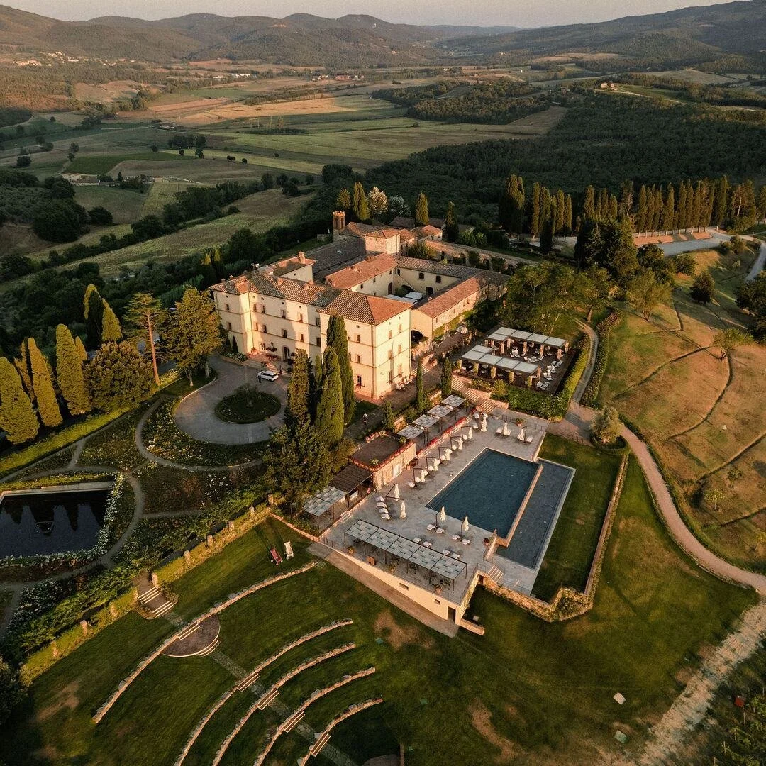 Memorable stays. She screams come here, settle in and smell the Tuscan air.

#travelwithtess #tuscany #belmond #luxuryslowtravel #memorablestays