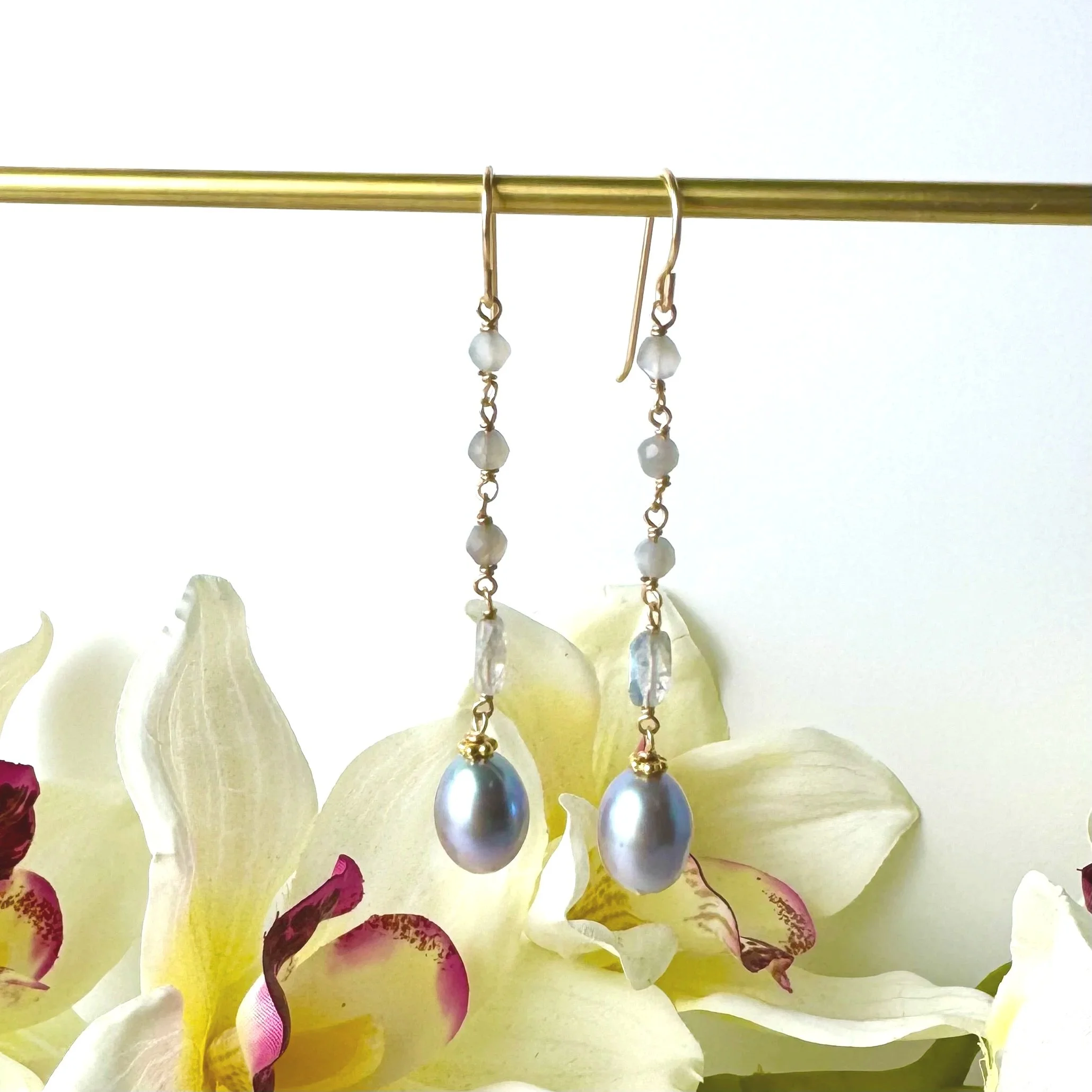 gray pearls and labradorite earrings1