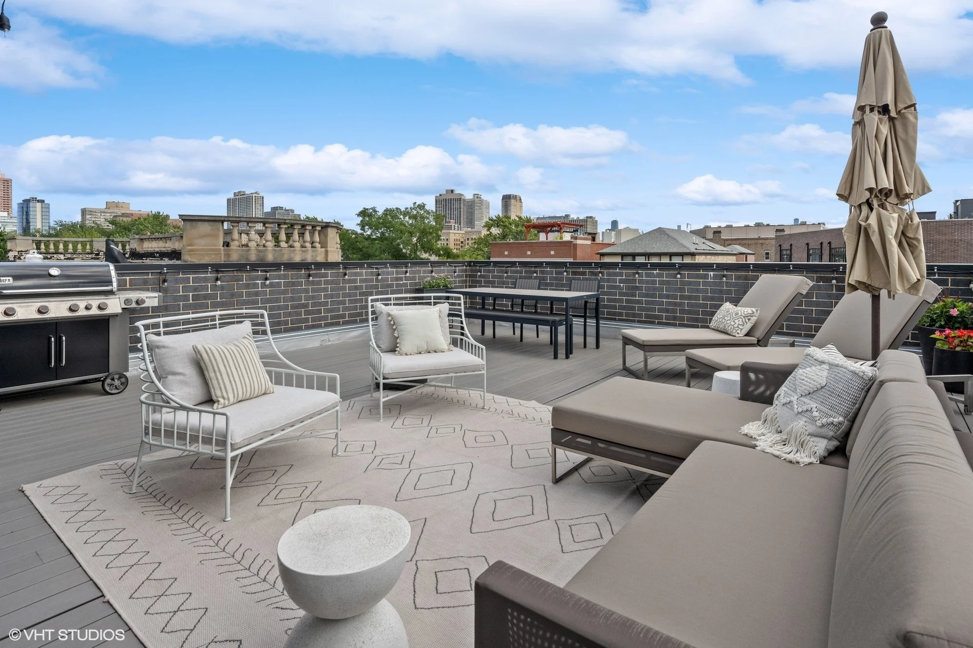 15_702WWellingtonAve2S_2025_MRED_2000x1333.jpg
