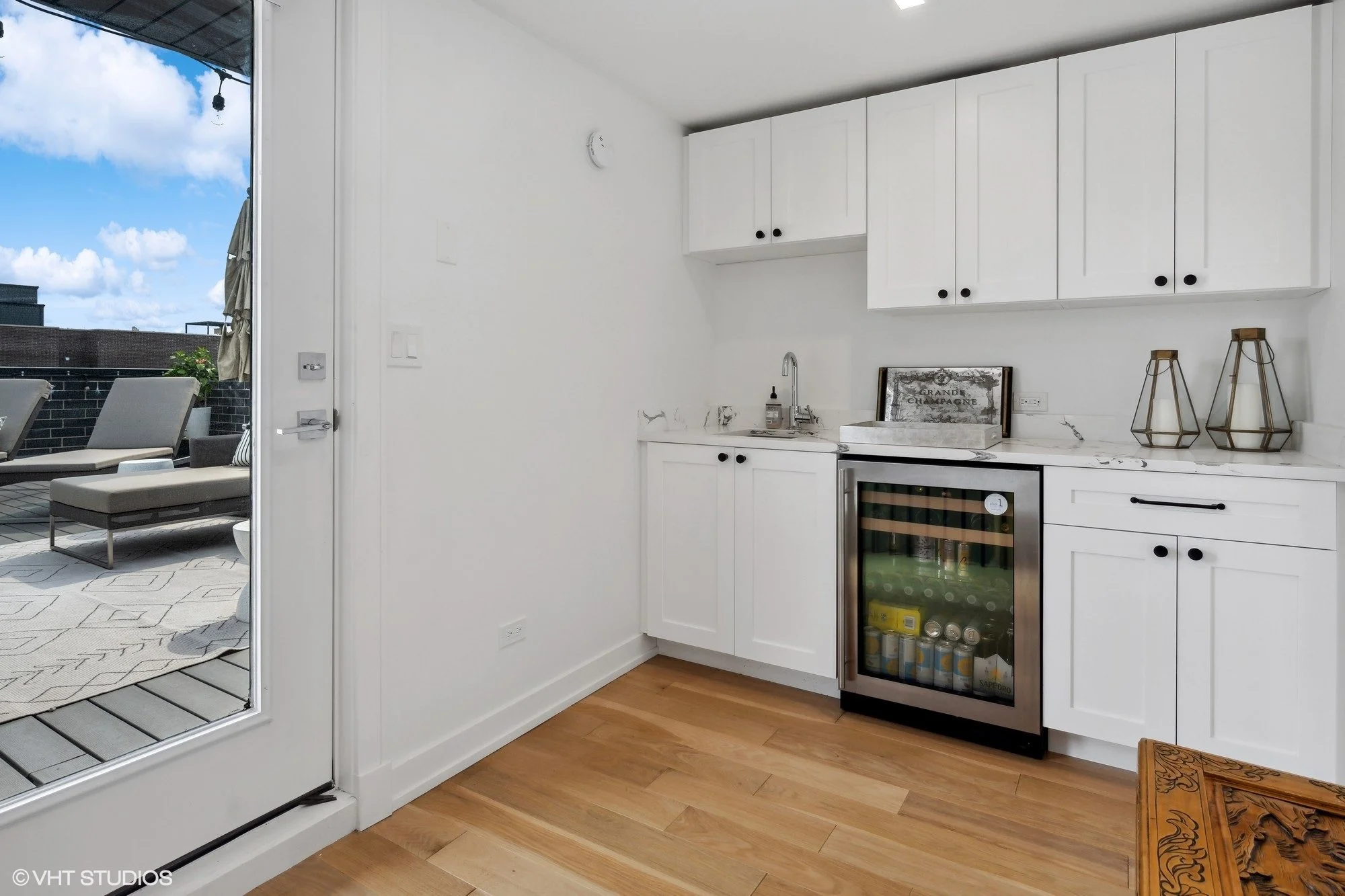 14_702WWellingtonAve2S_2023_MRED_2000x1333.jpg