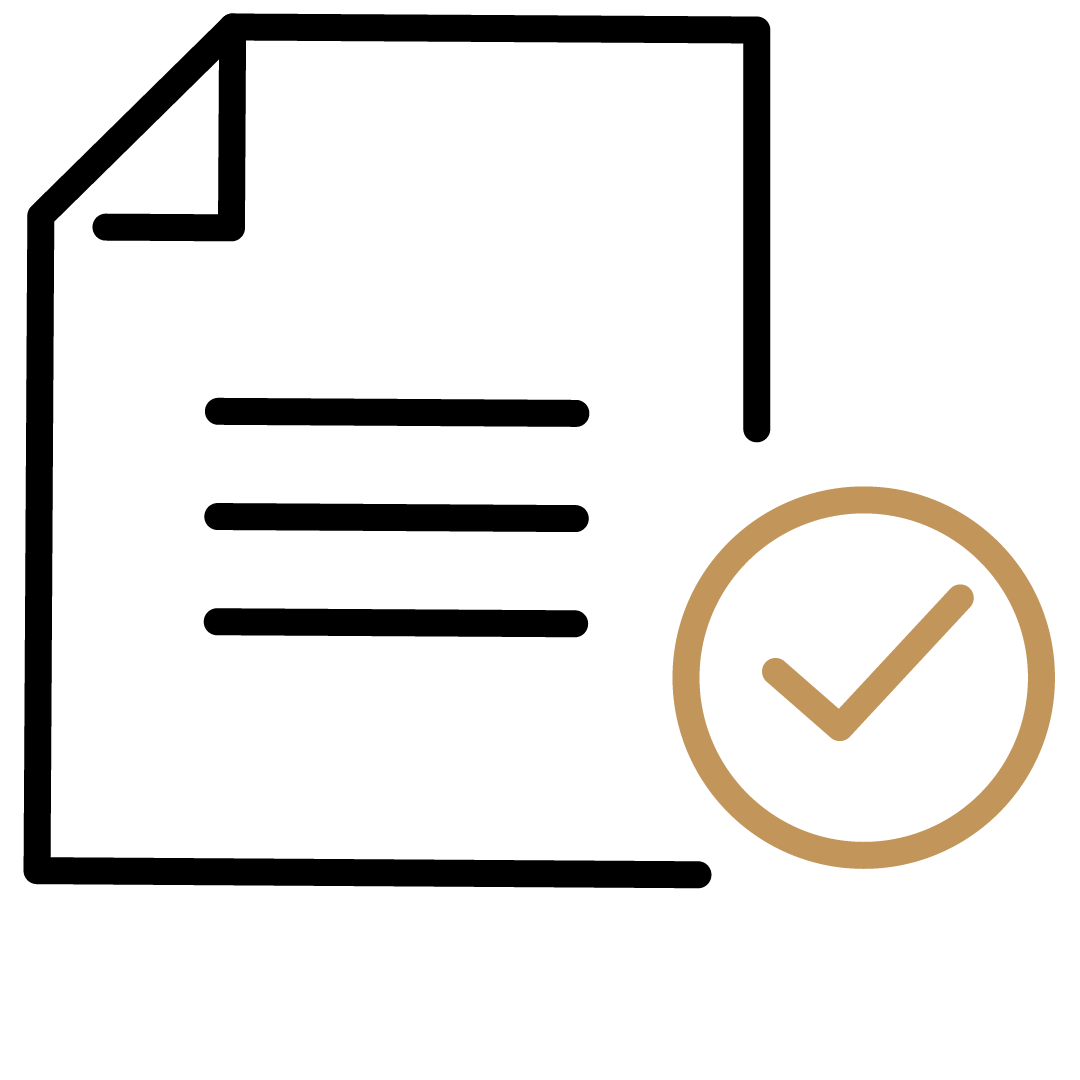 Ein schwarzes Symbol mit einem weißen Häkchen in einem goldenen Kreis, das Erfolg oder Bestätigung darstellt.