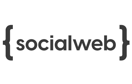 Das Logo von Socialweb, bestehend aus dem Wort 'socialweb' in Schwarz, umgeben von geschweiften Klammern auf schwarzem Hintergrund.
