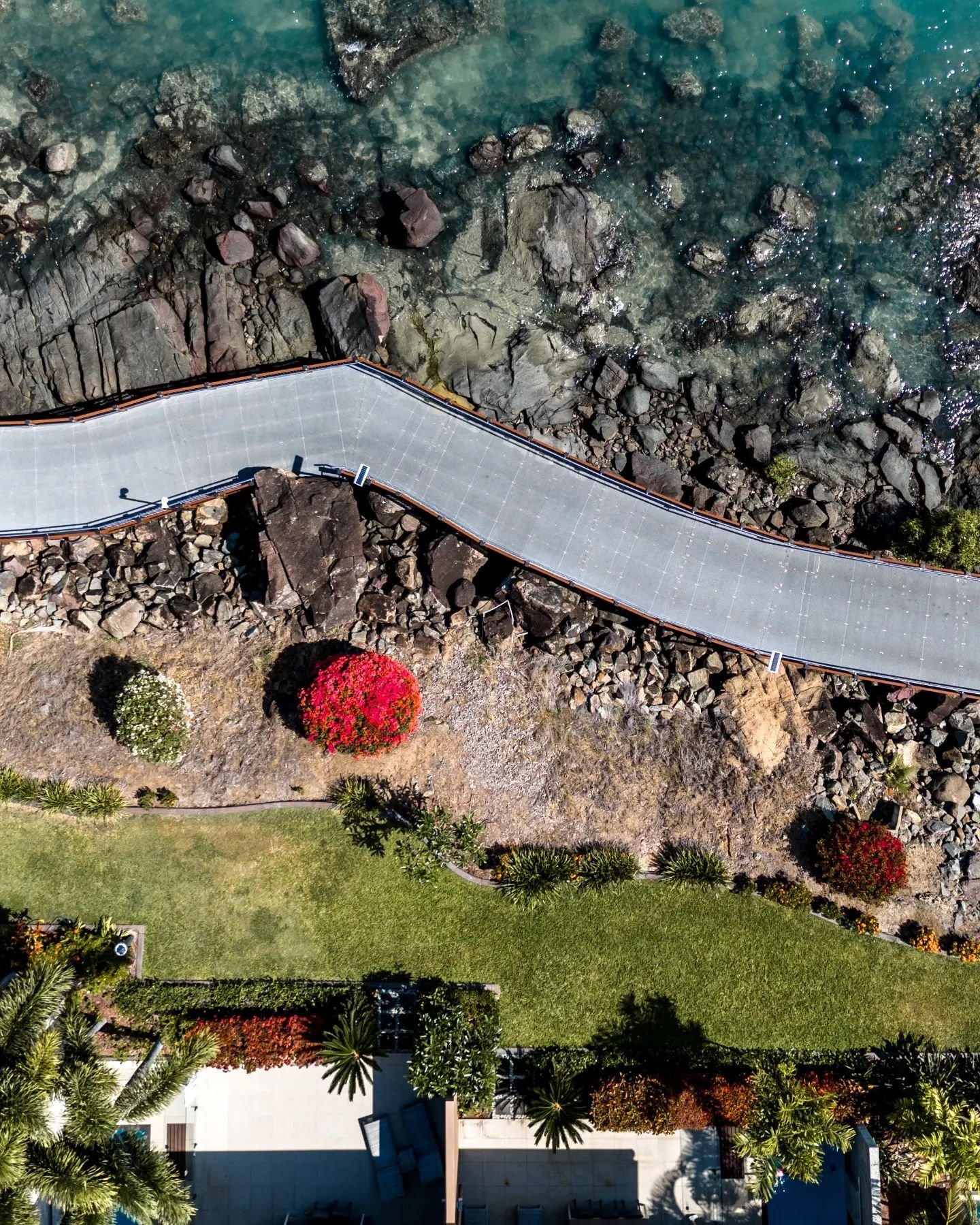 Taking out the Dji Mini 4 Pro for a spin was fun 🤩🙌🏼@miragewhitsundaysresort 

#Photography #drone #dronephotography #DJI #Djimini4pro 
#Whitsundays #Queensland #visitqueensland #aerialphotography  #Beach #watercolors #resort