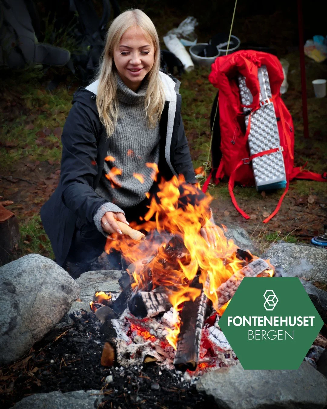 Torsdag 23. oktober stengte vi huset og tok en fellestur til vakre Hausdalen. 🍂

Det ble en nydelig dag der vi samlet oss rundt b&aring;let med en herlig h&oslash;stgryte, b&aring;lkaffe og quiz. 😊

Vi fikk glede av turutstyret vi har investert i o