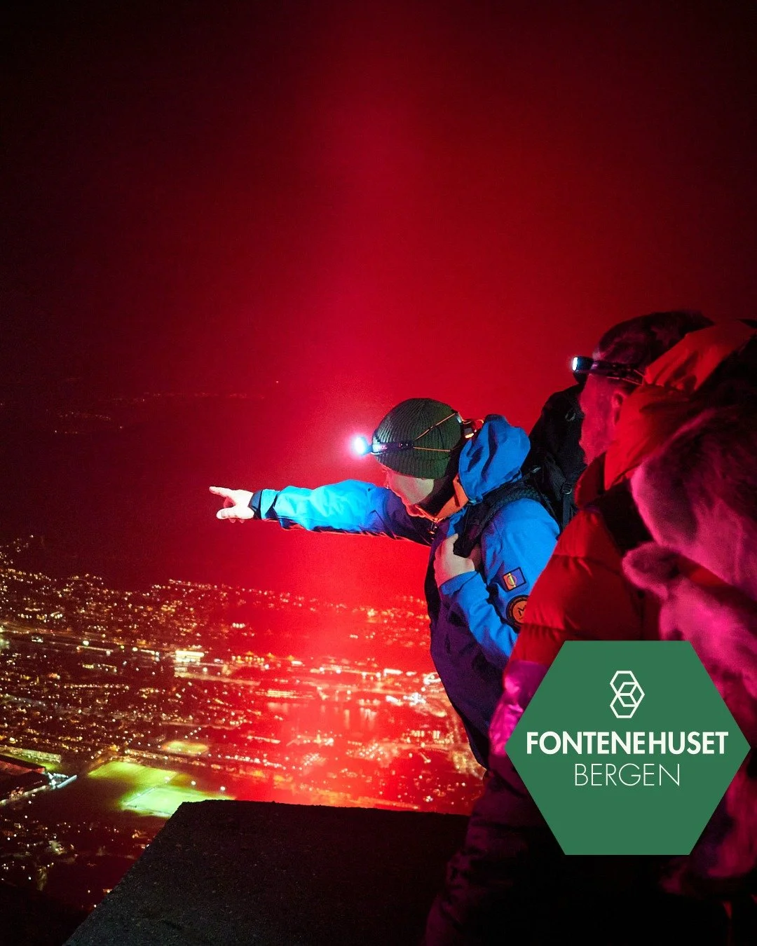 P&aring; tampen av 2025 - Friluftslivets &aring;r, tok vi turen opp til toppen av Ulriken i kveldsm&oslash;rket for &aring; se Bergen skinne.

Vi har gjennomf&oslash;rt ukentlige turer gjennom hele &aring;ret - uansett v&aelig;r, og ser at stadig fle
