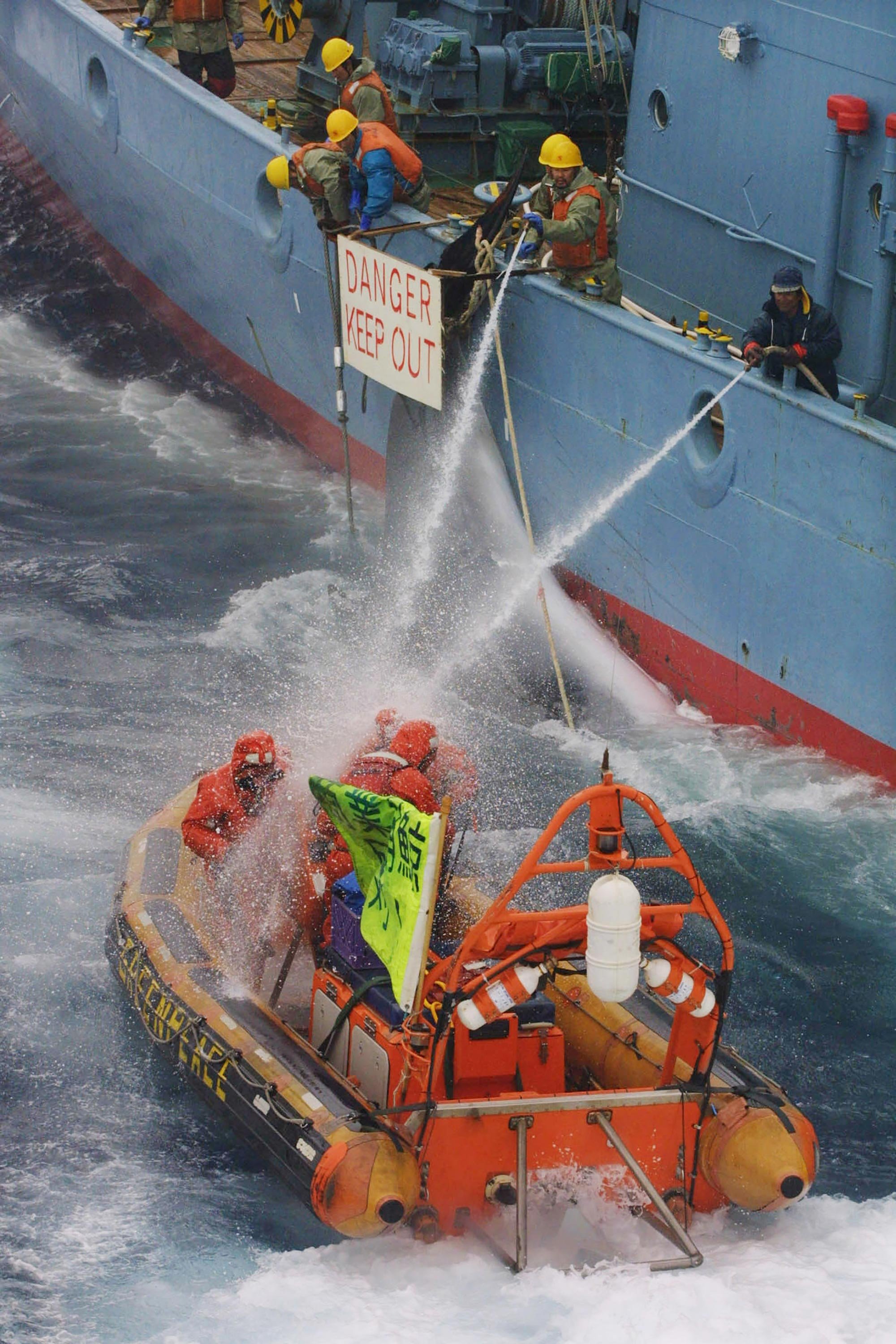 20011216-SPRAY.jpg