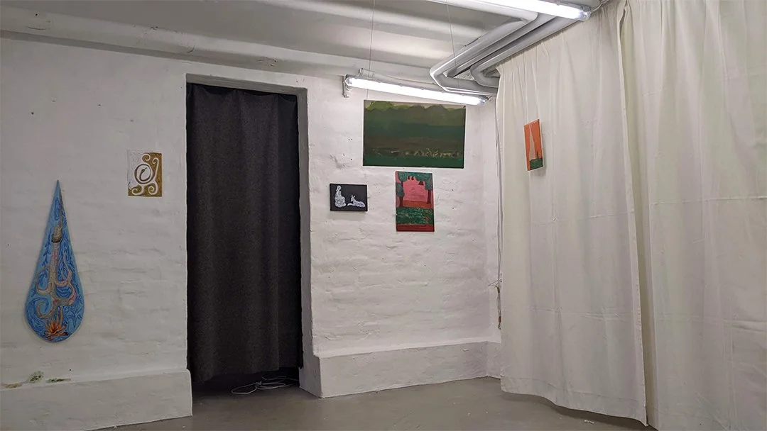 Popup group exhibition 'Rænkespil og kærlighedsbreve', in artist studio okt 2023