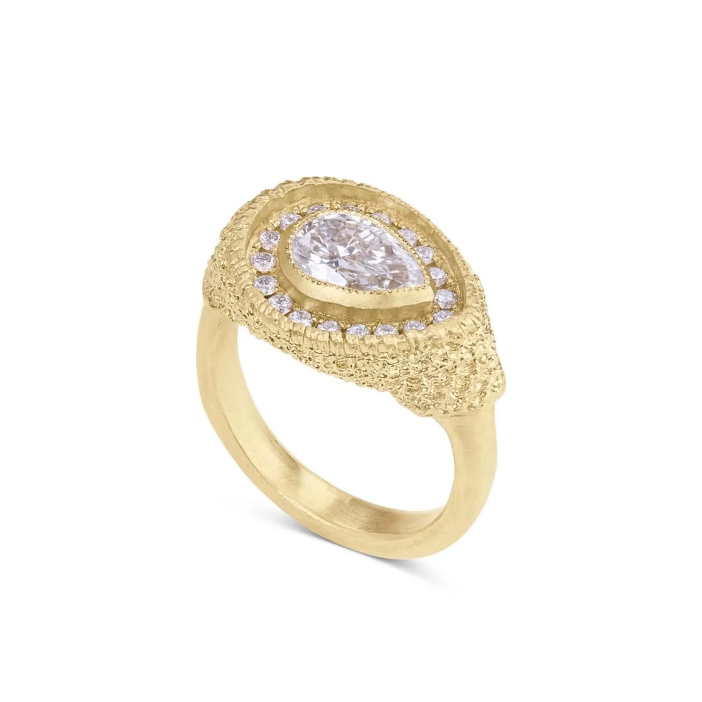 Regency Ring I, in 9ct @smo.gold and 1.98ct Lab grown diamonds. 

From carved wax, crochet cotton, transformed into solid gold. 

Size M1/2, can be resized or made bespoke with a variety of precious stones. 

DM to enquire. 

#Cottontogold
#alternati