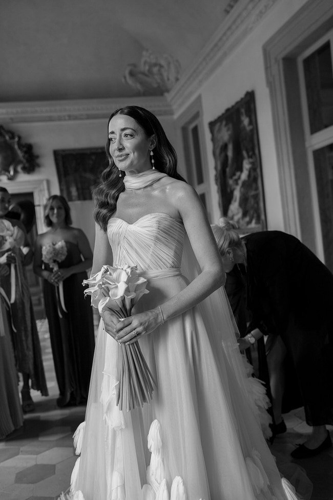 my-lake-como-wedding-italy-planner-bride-before-ceremony-getting-ready-dress-bouquet-historic-house-building