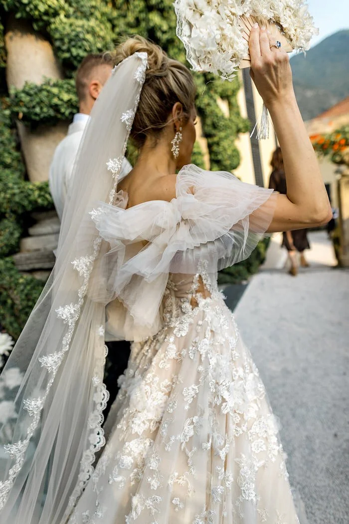 nick-nicole-villa-balbianello-my-lake-como-wedding-day-ceremony-reception-vinathe-lace-dress-veil-fan