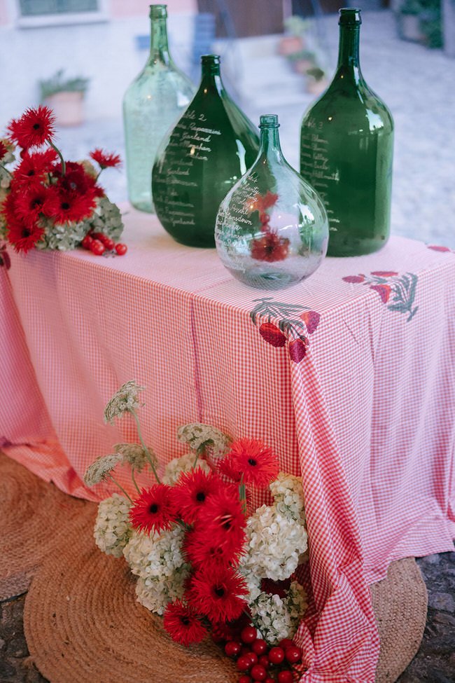 my-lake-como-wedding-italy-red-white-table-dinner-theme-rehearsal-event