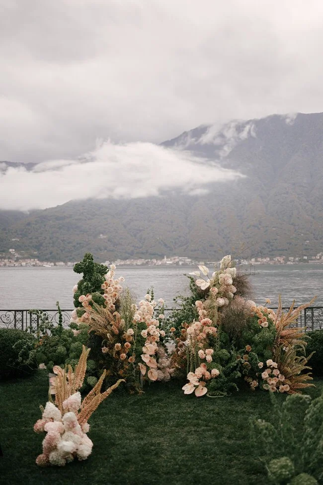 my-lake-como-wedding-italy-mountains-soft-pastel-colours-design-planning-planner-expert