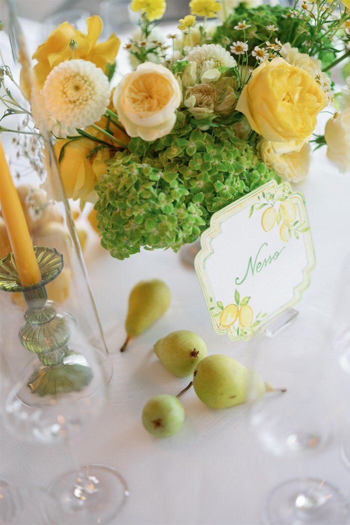lake-como-wedding-welcome-dinner-table-setting-design-planning-event-concept-pears-white-yellow