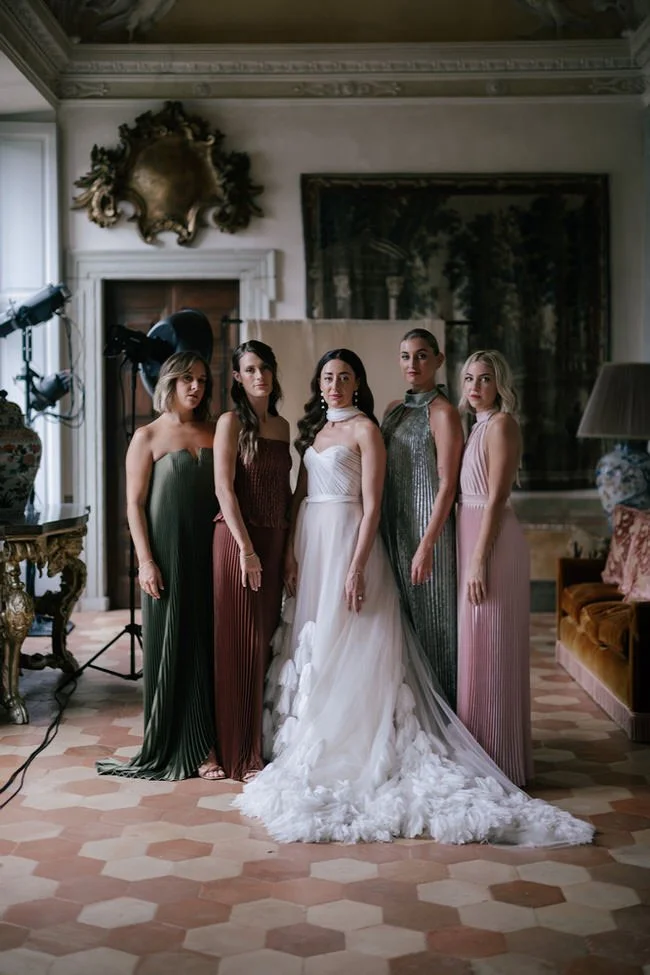 my-lake-como-wedding-italy-bride-bridemaids-pre-ceremony-muted-natural-colours