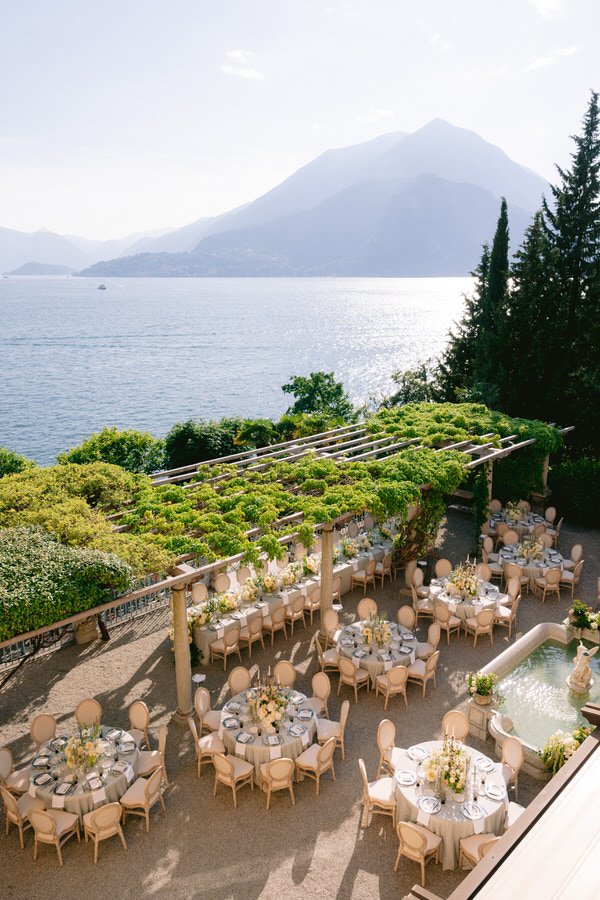 my-lake-como-wedding-planning-planner-expert-italy-seating-plan-reception-next-to-lake-lakeside-mountains-white-natural-colours
