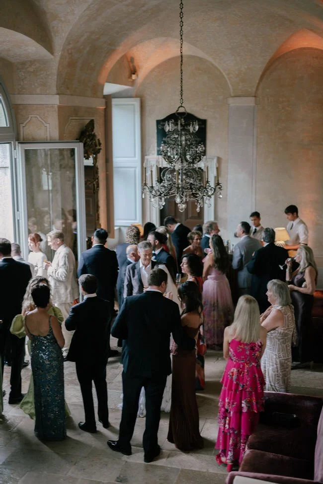 my-lake-como-wedding-italy-guests-ceremony-gathering-historic-building-planning-planner