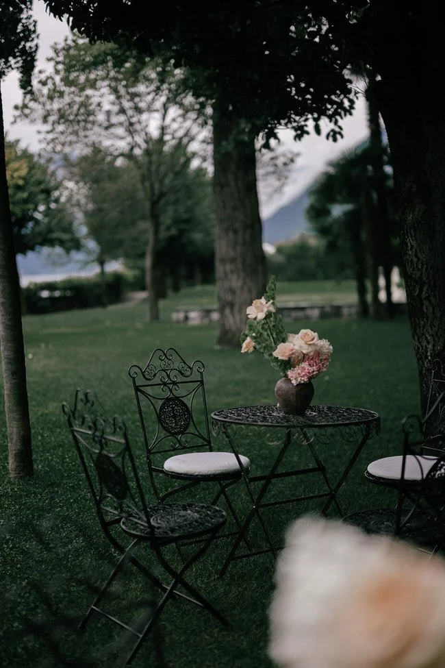 my-lake-como-wedding-italy-planner-seating-plan-outdoors-guests