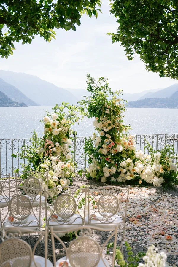 my-lake-como-wedding-planning-planner-expert-italy-mountains-floral-display-service-lakeside-seating-reception