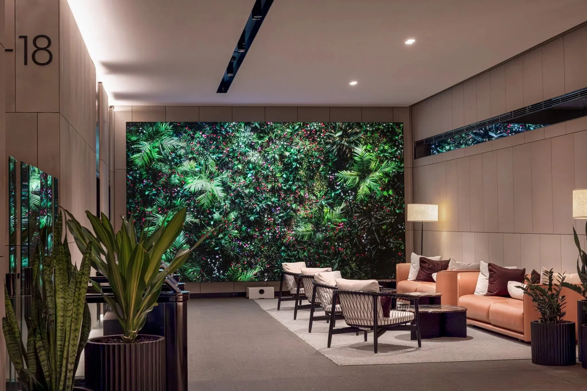 How Art Influences  Guest Experience in Luxury Hotels