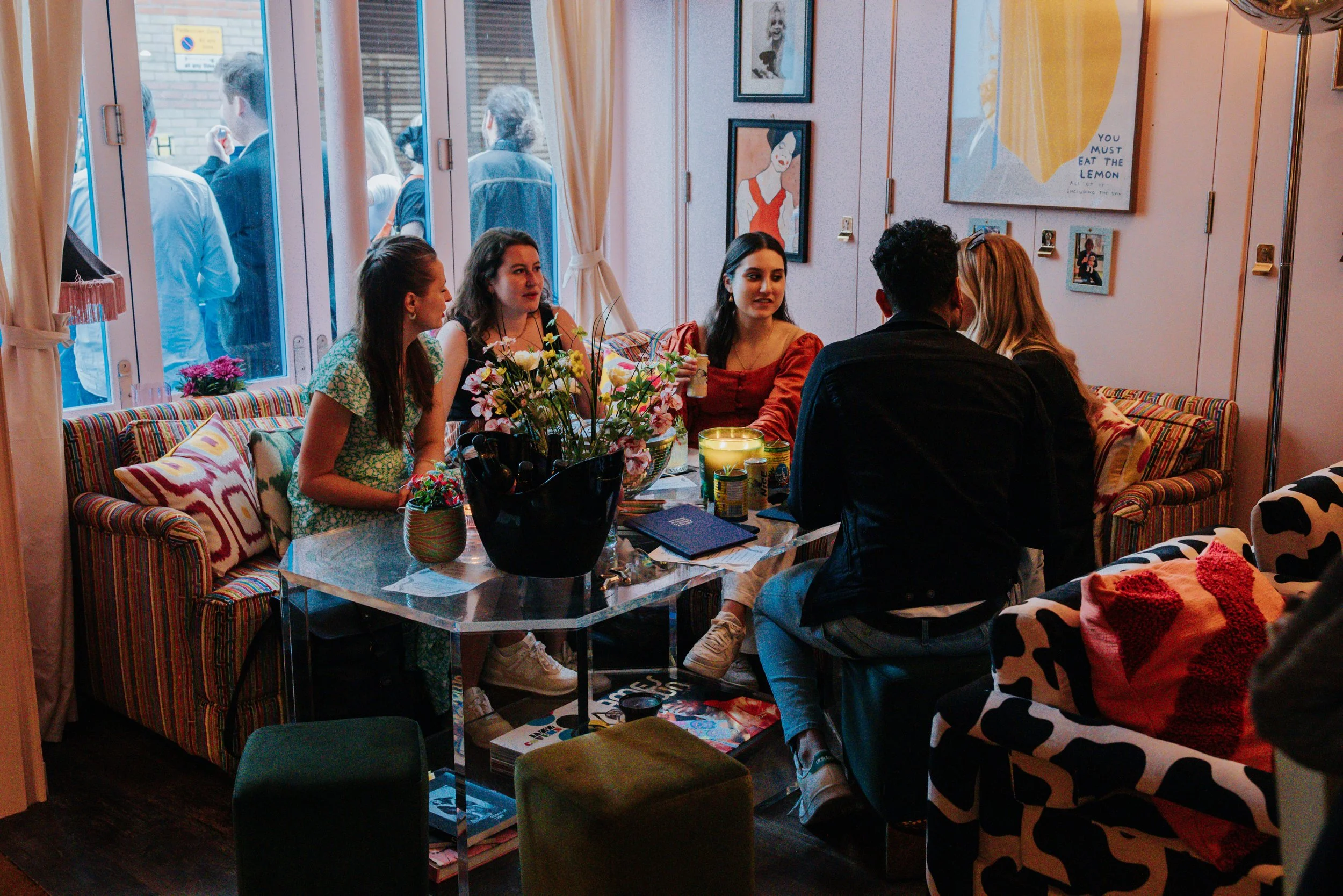 20 - SITTING ROOM.JPG