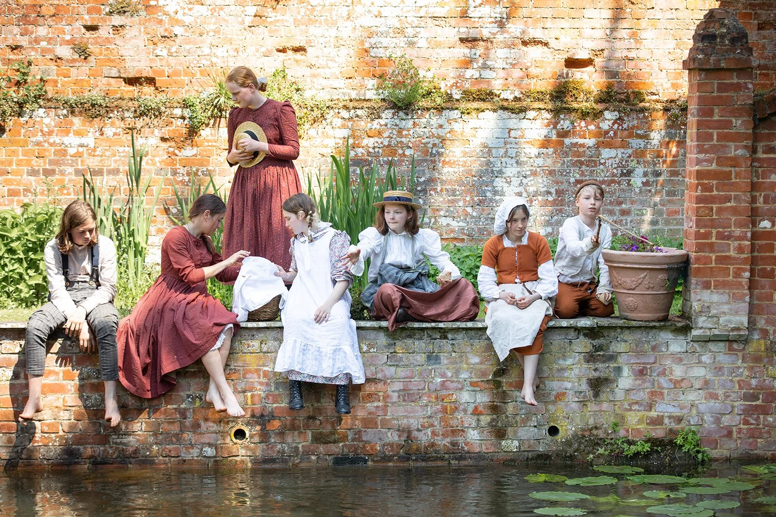 PS Vic Girls pond.jpg