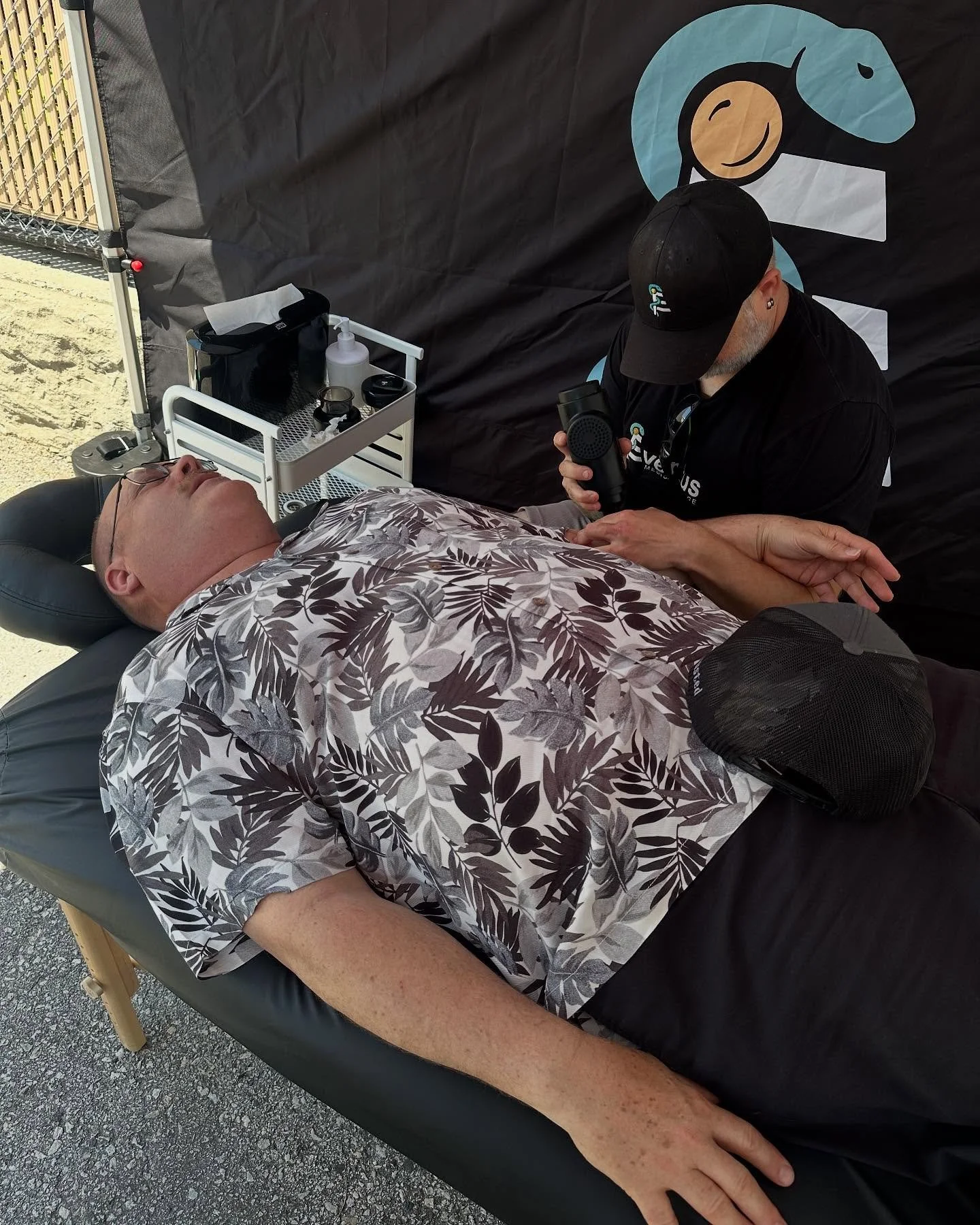 Assessments on the go! Austin is a pop up vendor at @marketonbrussels throughout the summer. Stop by the tent for free assessments and $2/minute body work. 

Our dates:
July 6
August 3
August 31
September 21
October 12 

#massage #medicalmassage #mas