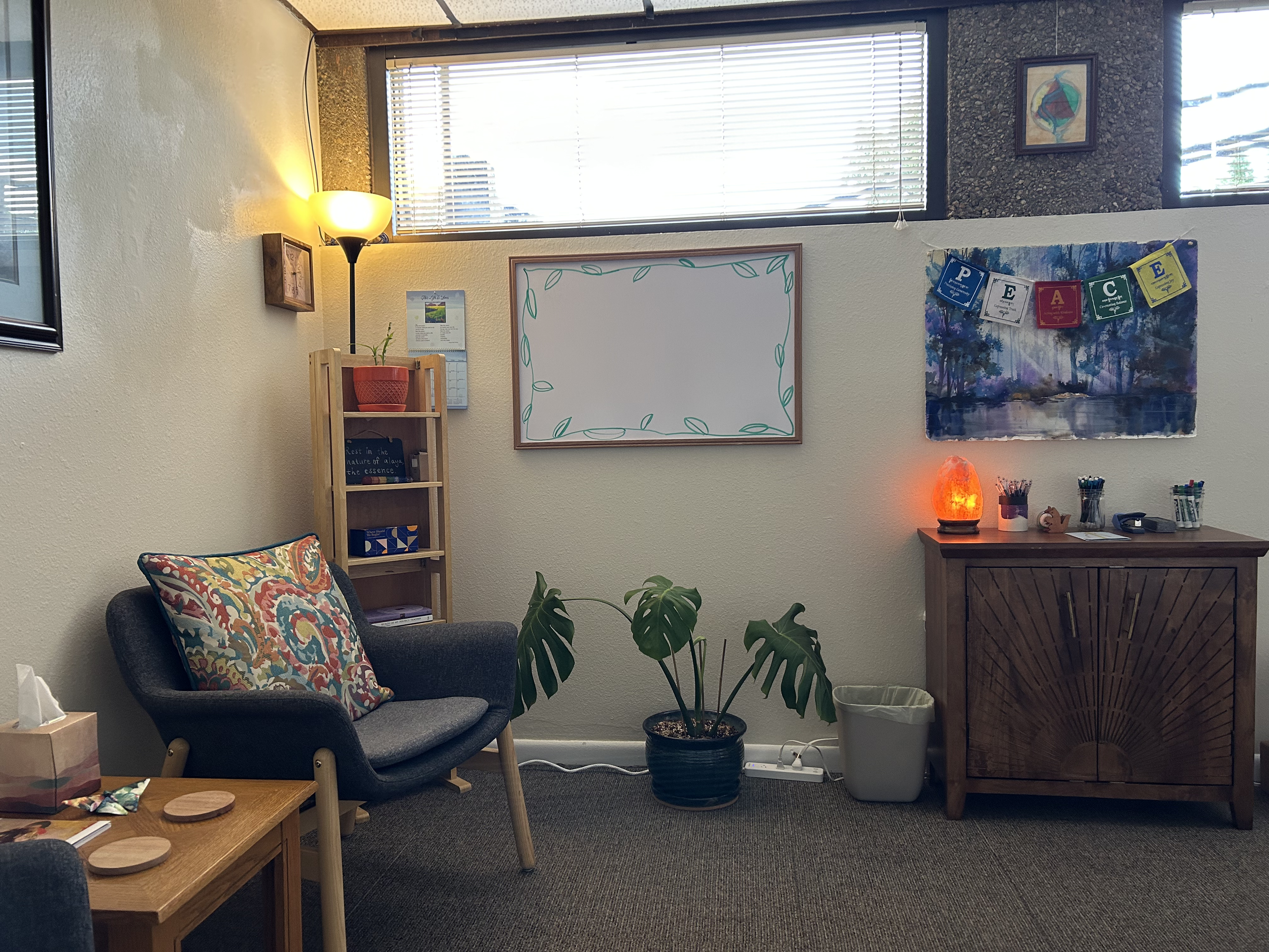office_foldable shelf corner.png