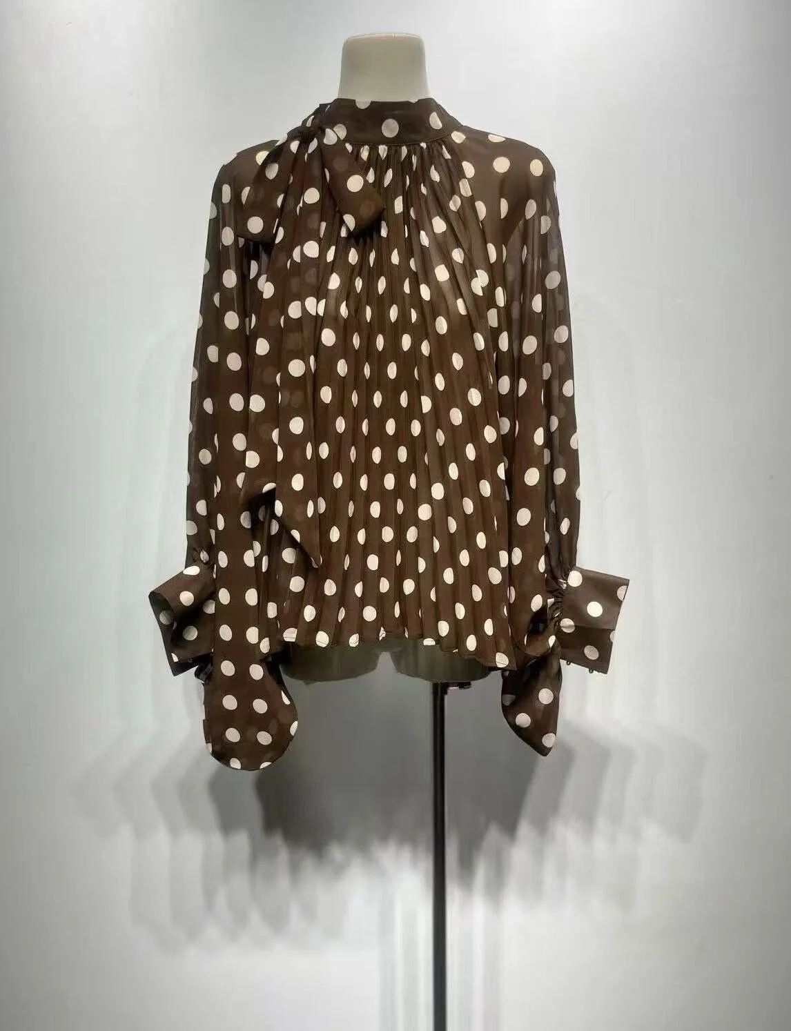 blouse-a-pois_chocolat_68d66f66974f8.jpg