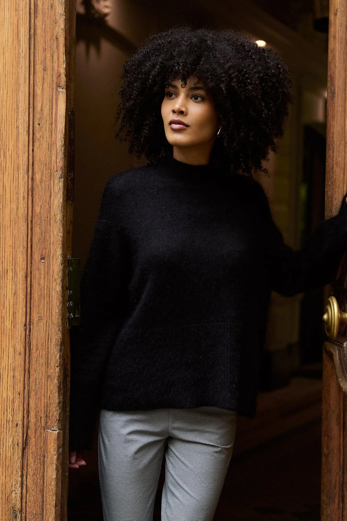 pull-en-angora-col-montant_noir_68dbde030935d.jpg