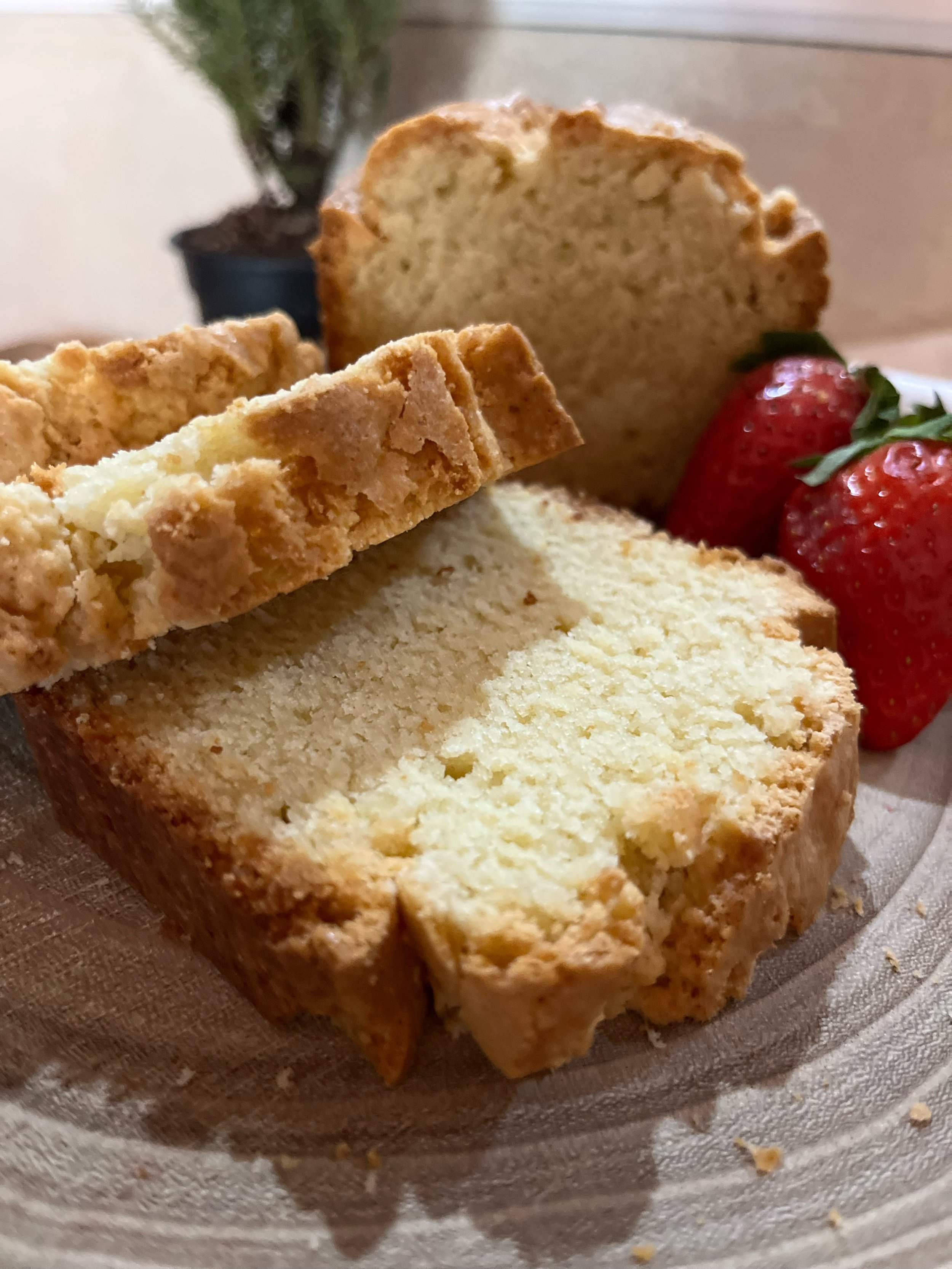 THE SOUR CREAM POUND CAKE