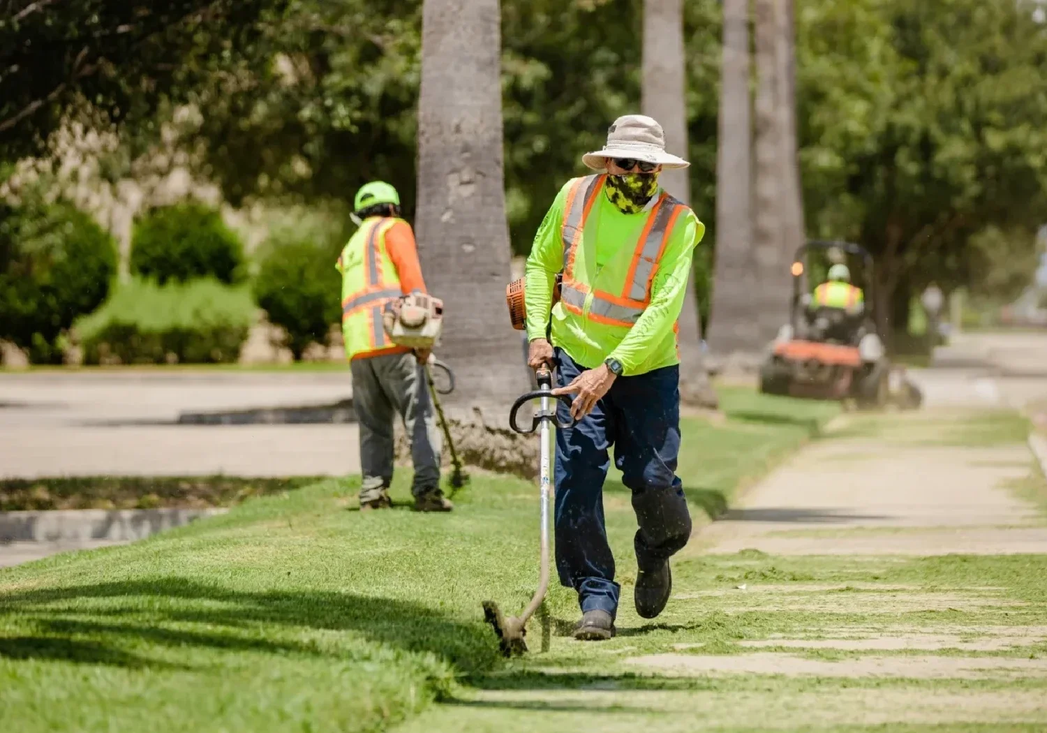 Commercial Lawn Care in Annapolis: What Property Owners and HOAs Should Expect