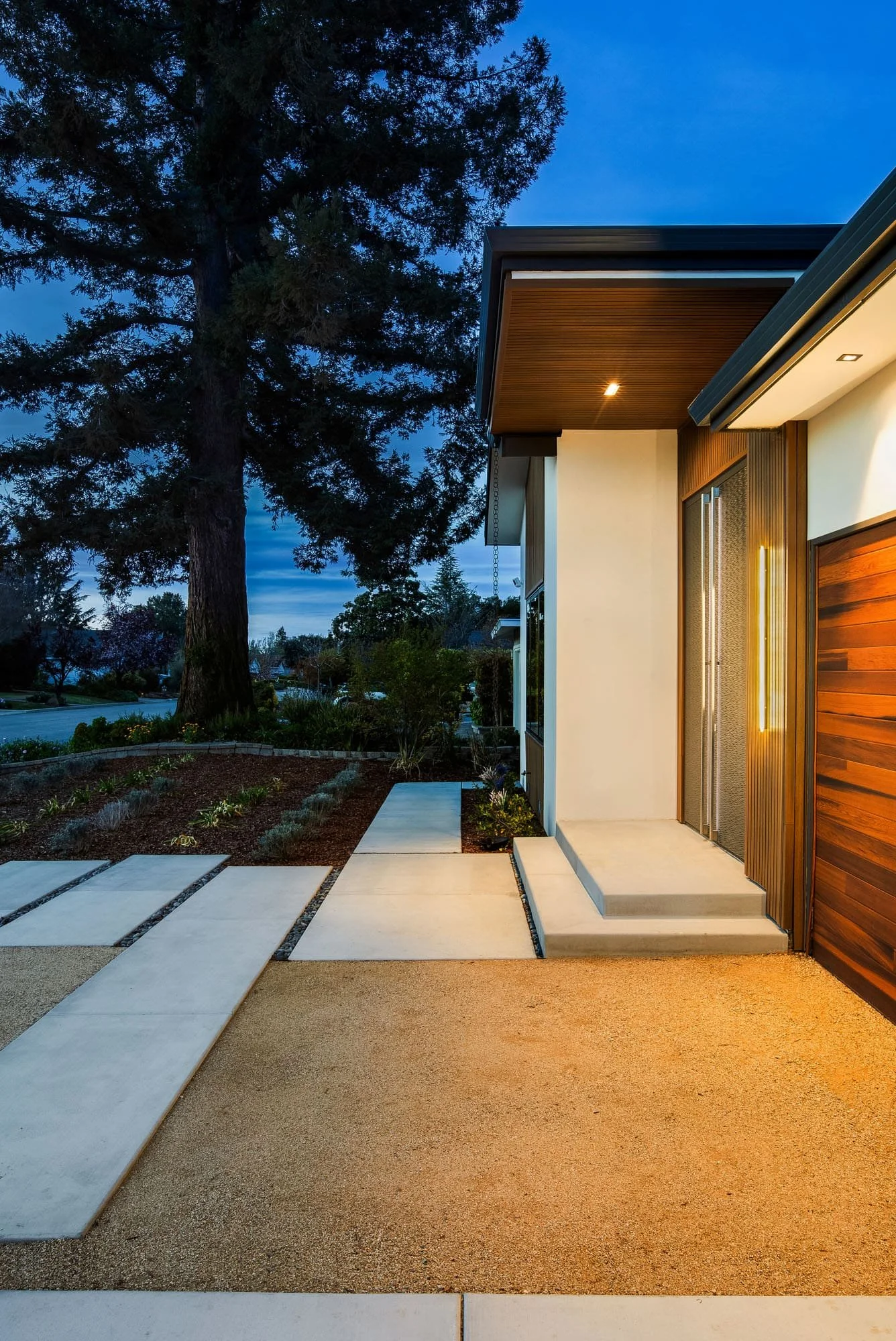 ojanen-chiou-architects-residential-remodel-addition-cupertino-entry-twilight.jpg
